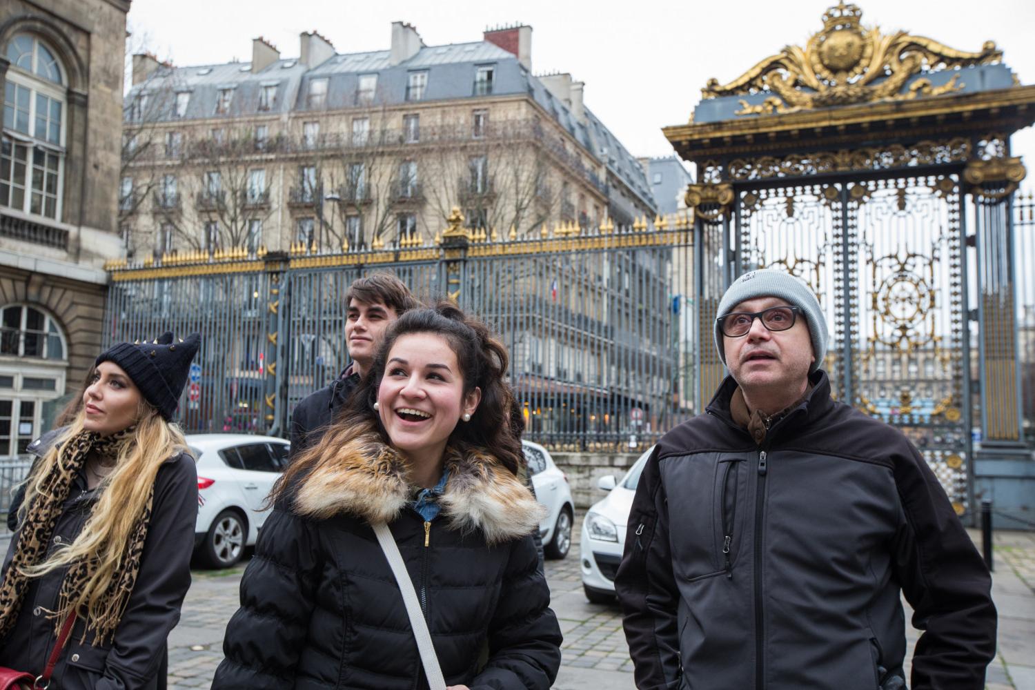 <a href='http://qu.ligalocalvaldepenas.com'>全球十大赌钱排行app</a>学院法语教授Pascal Rollet带领学生们到巴黎游学.